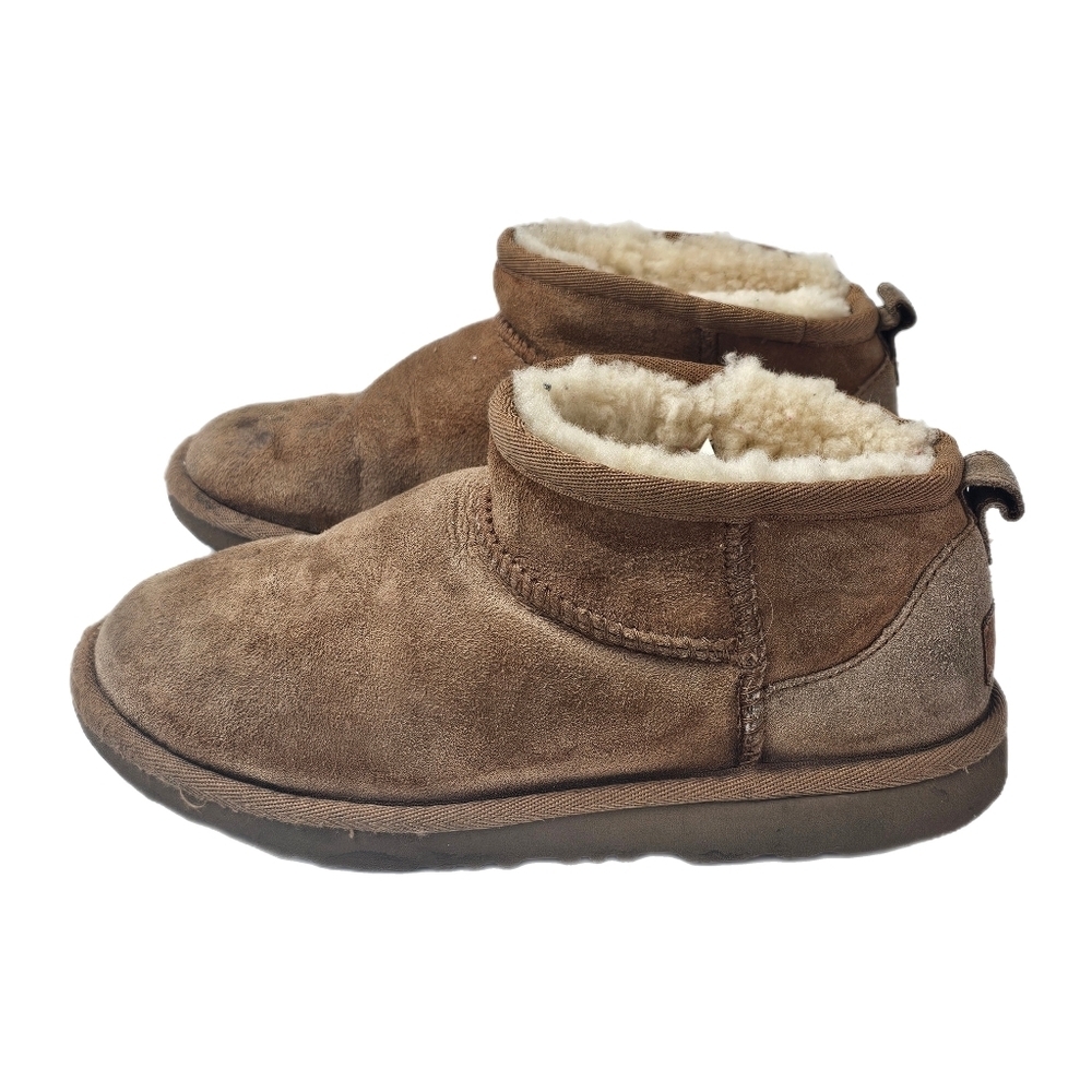 UGG Classic Ultra Mini Boots Chestnut Kids Size 3 Suede Sheepskin Cozy Snuggable
